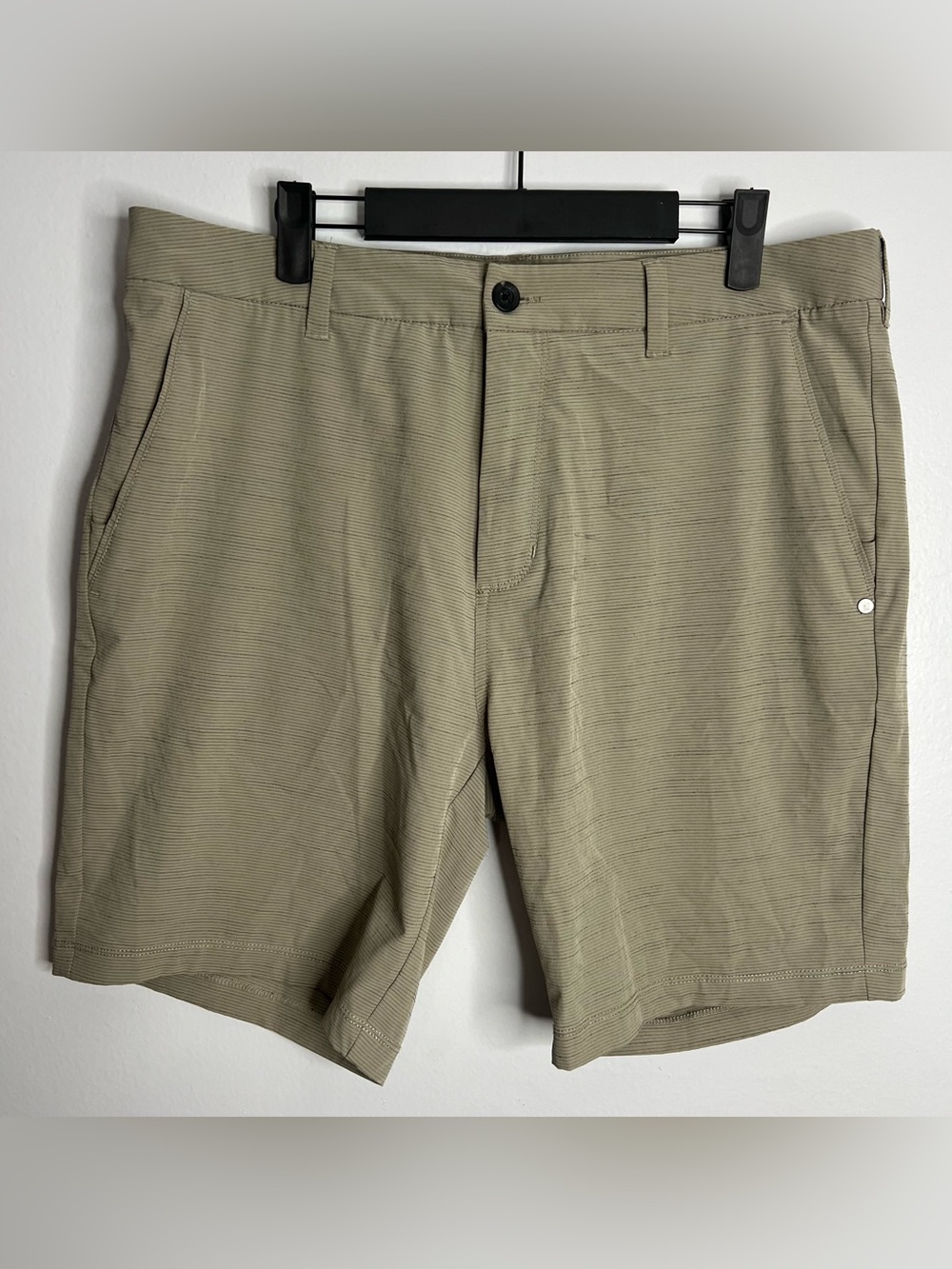 Vuori Aim Shorts Mens 34 Gravel Slub Stripe Golf V3130 NWOT